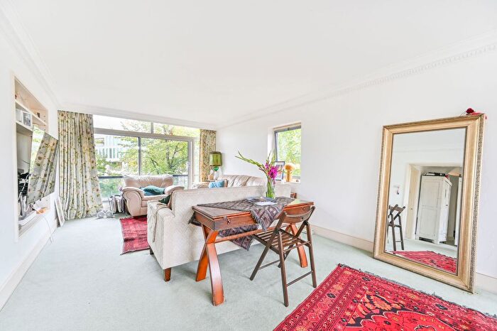 3 Bedroom Flat For Sale In Holland Park, London, W14