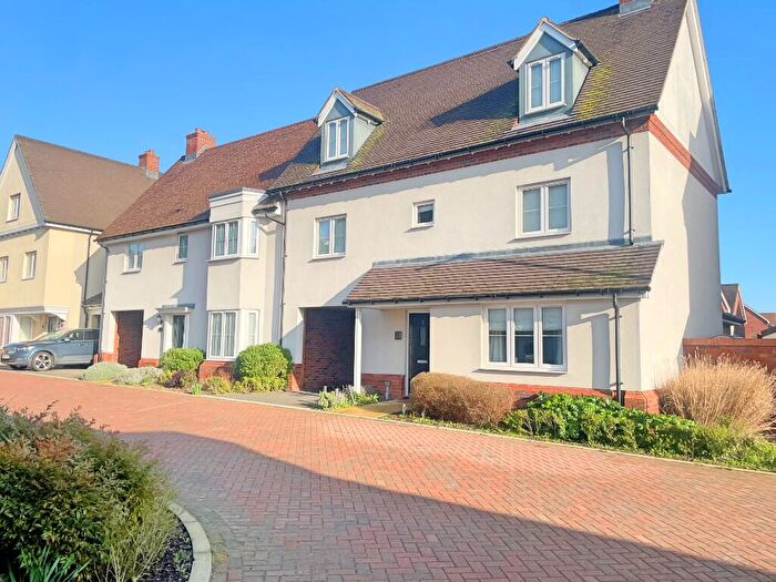 4 Bedroom Link Detached House For Sale In Apricot Mews, Tiptree, CO5