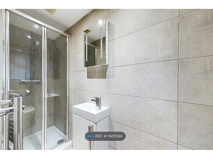 Studio To Rent In Crown Lane, Theale, Reading, RG7