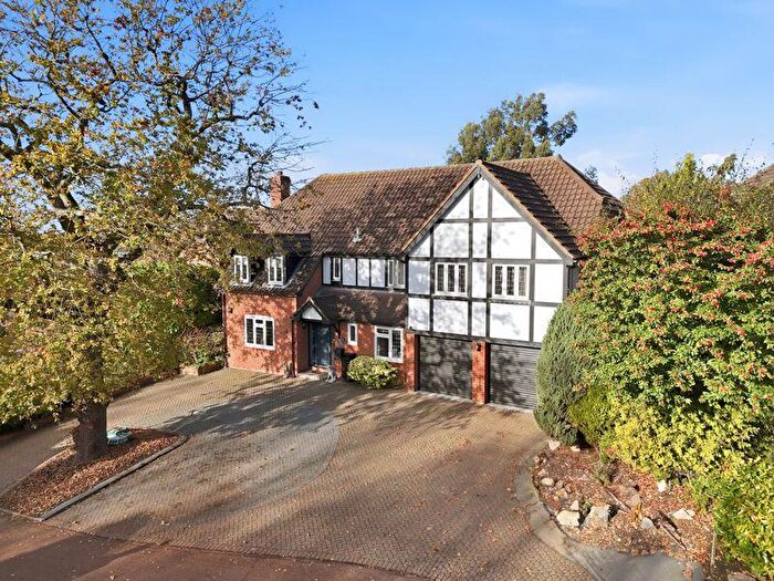 5 Bedroom Detached House For Sale In The Chase, Seven Arches Road, Brentwood, CM14