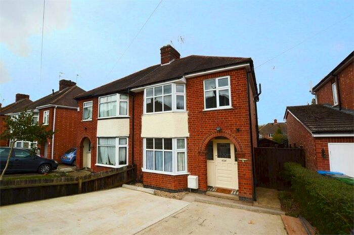 3 Bedroom Semi-Detached House To Rent In Montrose Road, Rugby, Warwickshire, CV22