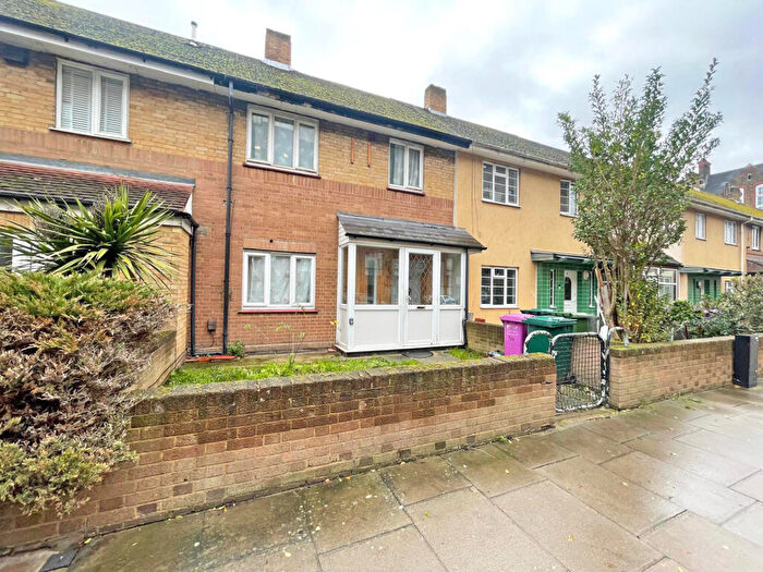 3 Bedroom Terraced House For Sale In Aston Street, London, E14