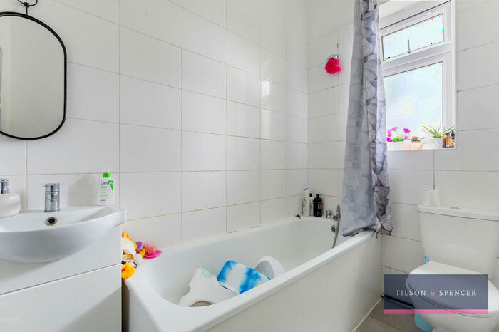 2 Bedroom Flat For Sale In Lansdowne Road, London, N17