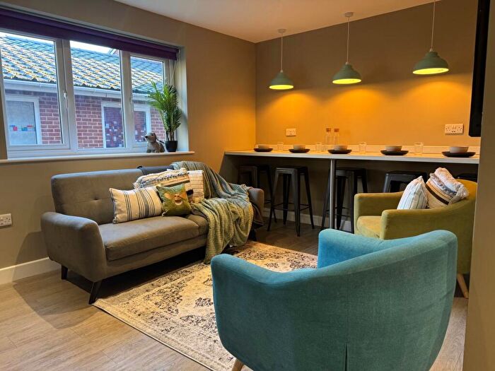 5 Bedroom Flat To Rent In Fletcher Road, Beeston, Nottingham, Nottinghamshire, NG9