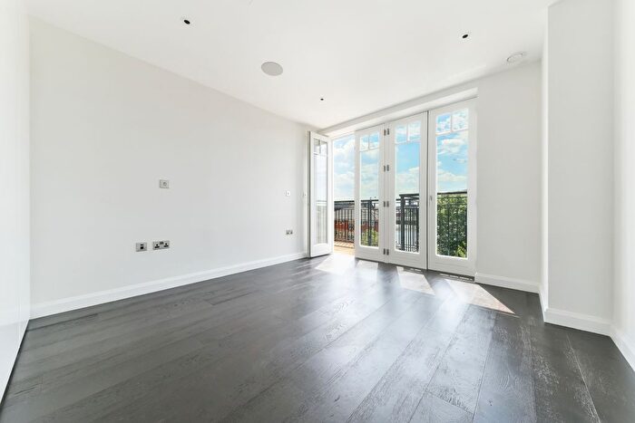 2 Bedroom Flat To Rent In Carnwath Road, Fulham, London, SW6