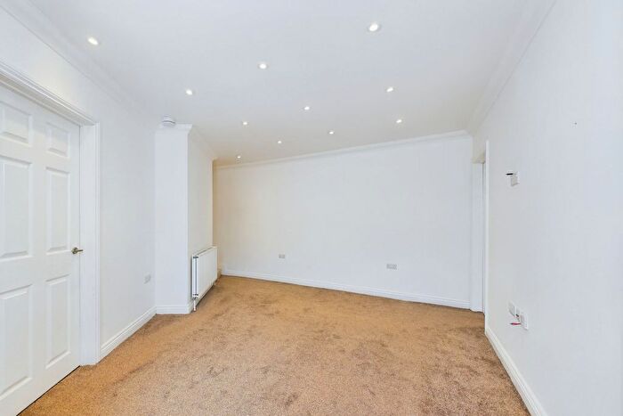 2 Bedroom Flat For Sale In Chatsworth Road, Torquay, TQ1
