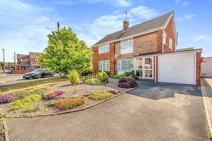 3 Bedroom Semi-Detached House To Rent In Silverton Way, Wolverhampton, West Midlands, WV11