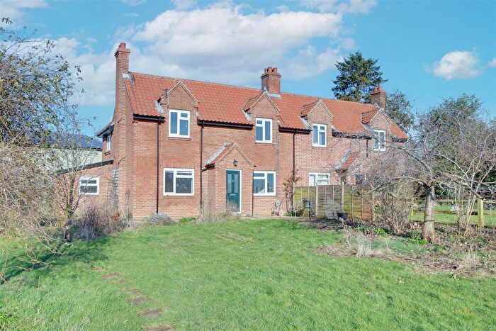 3 Bedroom Semi-Detached House To Rent In Main Farm Cottages, Conington, CB23