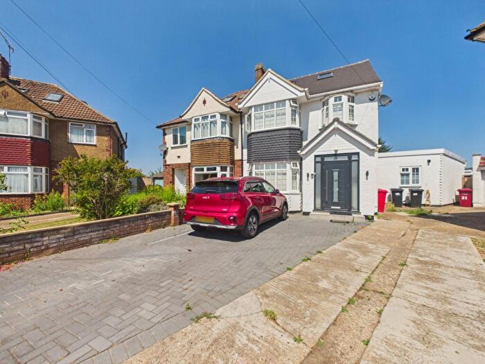5 Bedroom Semi-Detached House For Sale In Bannister Close, Langley, Berkshire, SL3