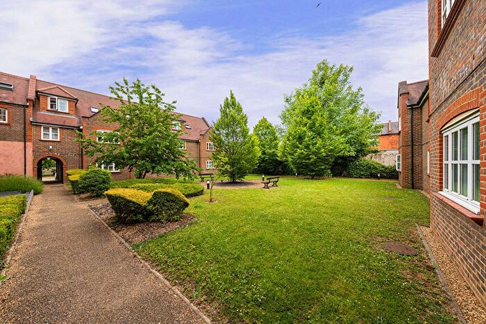 1 Bedroom Flat To Rent In Gammons Lane, Watford, Watford, WD24