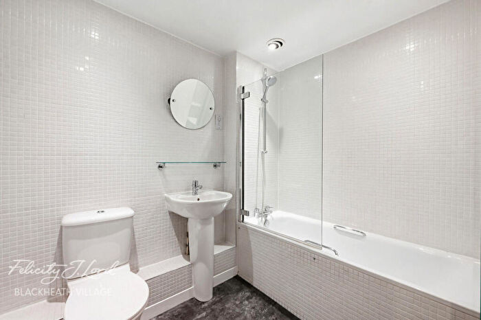 2 Bedroom Flat For Sale In Meadowcourt Road, London, SE3