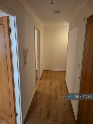 2 Bedroom Flat To Rent In Columbia House, Bournemouth, BH10