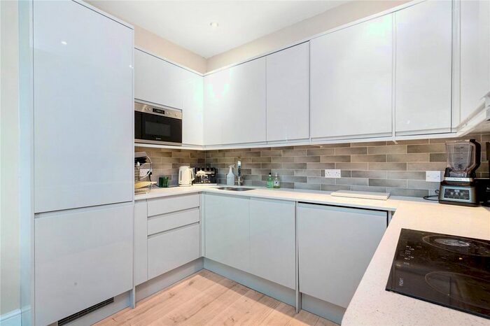 2 Bedroom Flat To Rent In Lambert Road, Brixton, London, SW2