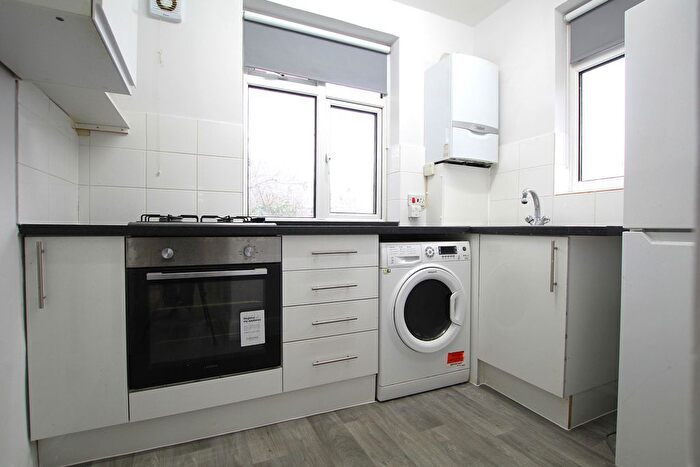 2 Bedroom Flat To Rent In Green Man Gardens (), Ealing, W13
