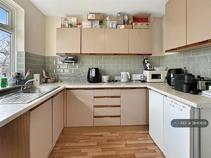 3 Bedroom Flat To Rent In Harvey Goodwin Avenue, Cambridge, CB4