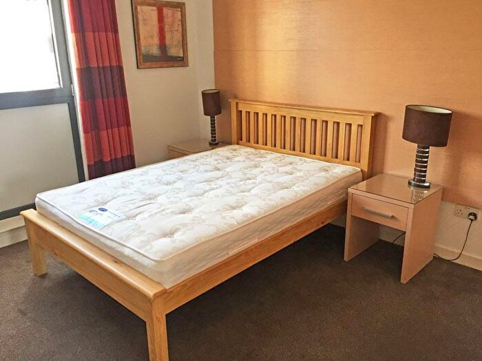 3 Bedroom Flat To Rent In Lower Gilmore Bank, Fountainbridge, Edinburgh, EH3