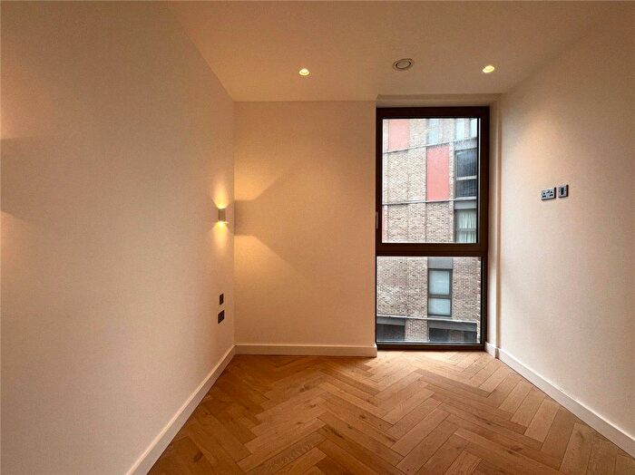 3 Bedroom Flat To Rent In Oberman Road, Dollis Hill, NW10