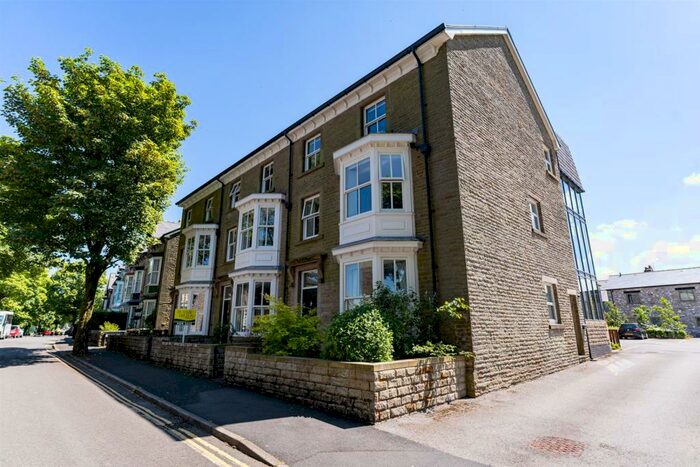 2 Bedroom Apartment To Rent In Hardwick Square South, Buxton, SK17