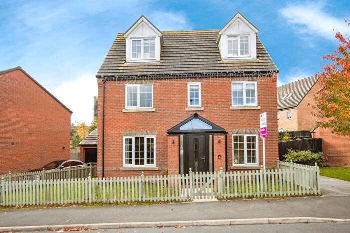 5 Bedroom Detached House For Sale In Oak Drive, Whinmoor, Leeds, LS14