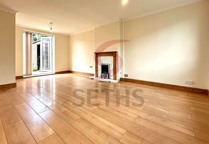 3 Bedroom Terraced House To Rent In Eddystone Road, Thurnby Lodge, Leicester, LE5