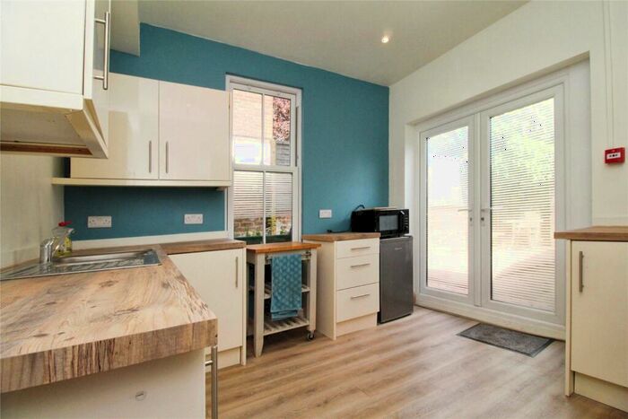 1 Bedroom Flat To Rent In Victoria Road North, Southsea, Hampshire, PO5