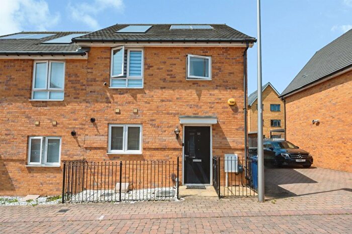 3 Bedroom Semi-Detached House For Sale In Barnmead Meadow, Grays, RM16
