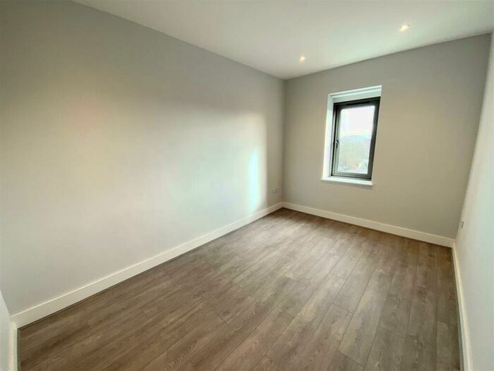 2 Bedroom Apartment To Rent In Sky Gardens, Crosby Road North, Waterloo, Liverpool, L22