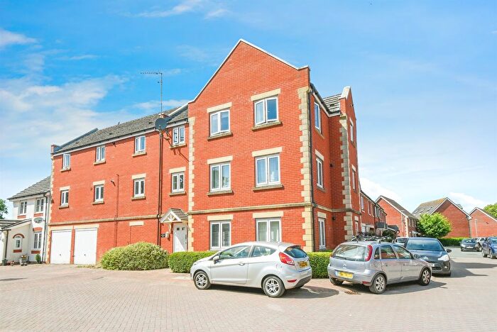2 Bedroom Flat For Sale In White Horse Way, Devizes, SN10