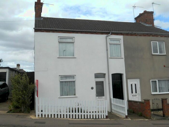 3 Bedroom End Of Terrace House To Rent In Weavers Road, Wellingborough, NN8