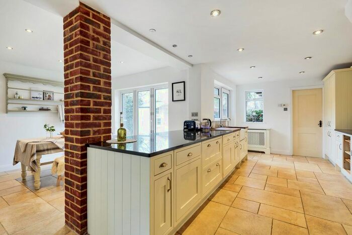 3 Bedroom Semi-Detached House For Sale In Peakfield, Frensham, Farnham, GU10
