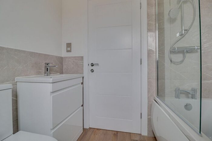 4 Bedroom Detached House For Sale In Congregation Fold, Eccleshill, Bradford, BD2
