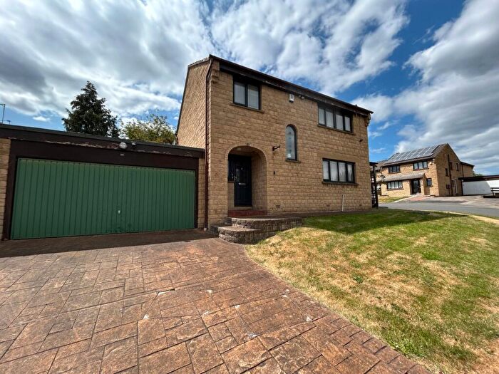4 Bedroom Detached House To Rent In Wellands Green, Cleckheaton, West Yorkshire, BD19