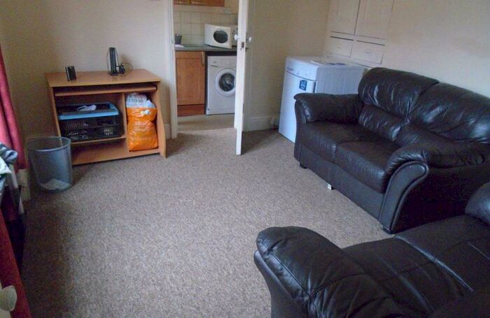 2 Bedroom House To Rent In Dale Road, B29