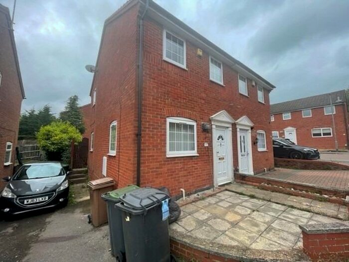 Houses for sale in Cutlers Green, LU2, Luton