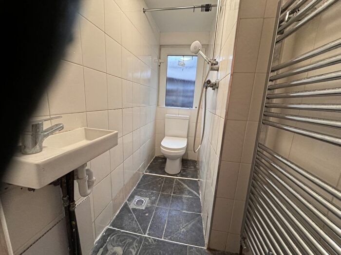 Studio To Rent In Inwood Road, Hounslow, TW3