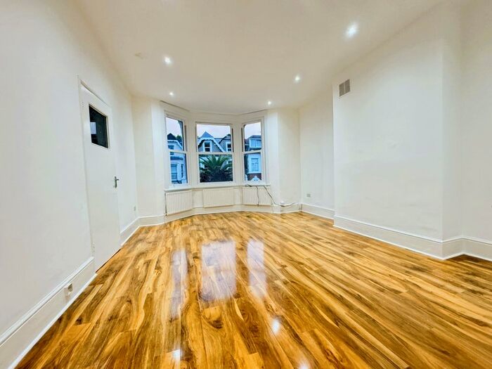 2 Bedroom Flat To Rent In Romola Road, London, SE24