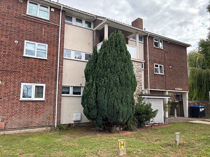 2 Bedroom Flat For Sale In Churchill Court, Wilton, Salisbury, SP2