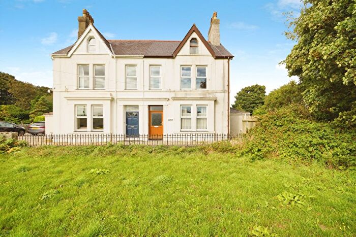 6 Bedroom Semi-Detached House For Sale In Lon Tan Y Bryn, Gwynedd, LL53