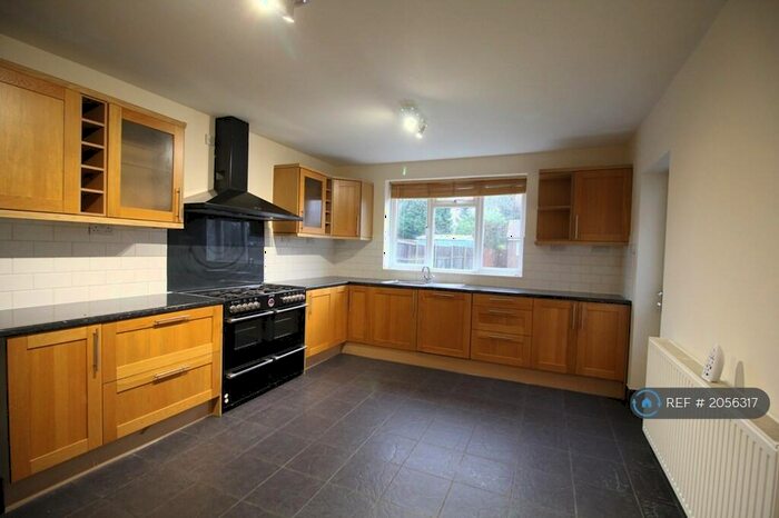 4 Bedroom Semi-Detached House To Rent In Marshall Lake Road, Shirley, Solihull, B90