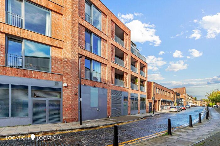 2 Bedroom Apartment To Rent In Wadeson Street, Wade House, E2