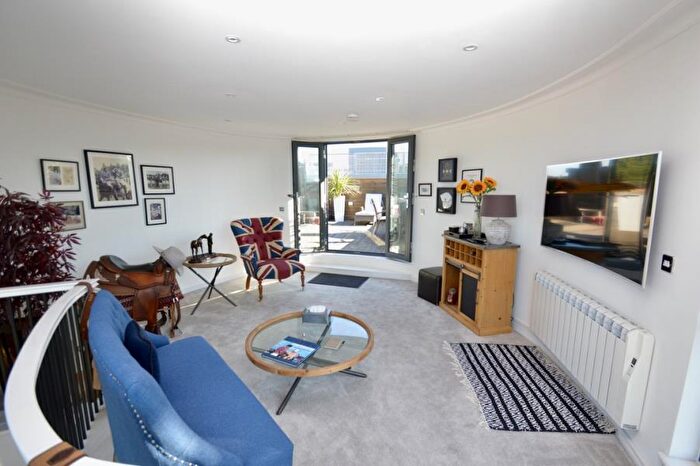 2 Bedroom Apartment To Rent In Centric, Acre Passage, Windsor, SL4