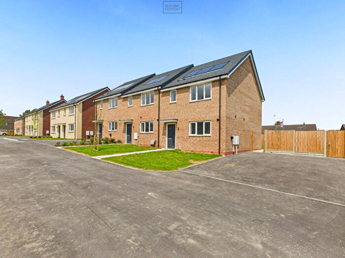 3 Bedroom Semi-Detached House For Sale In Beeley Close, North Wingfield, S42