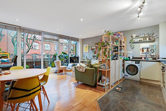 2 Bedroom Flat To Rent In Tower Bridge Road, London, SE1