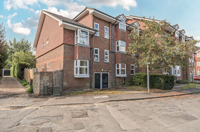 1 Bedroom Apartment For Sale In Springside Court, Josephs Road, Guildford, GU1