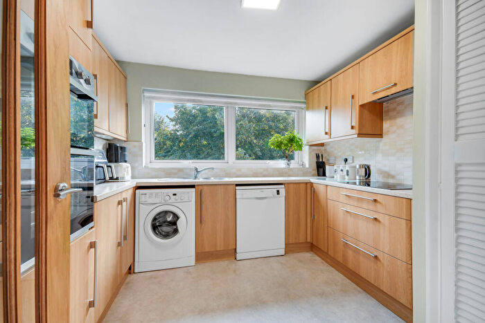 2 Bedroom Flat For Sale In Patching Hall Lane, Chelmsford, CM1