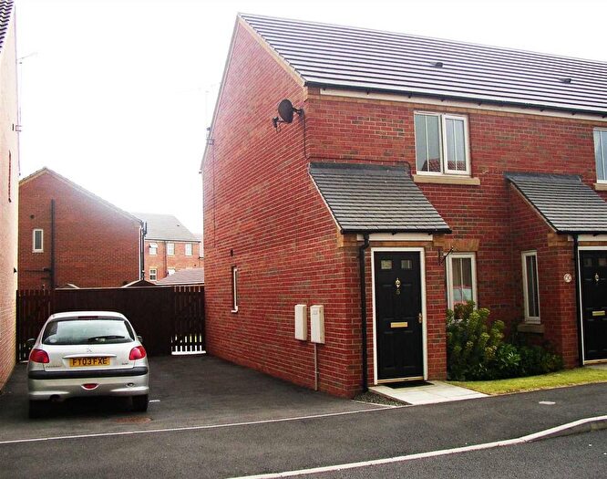 2 Bedroom Semi-Detached House To Rent In Oakwell Close, Scunthorpe, DN16