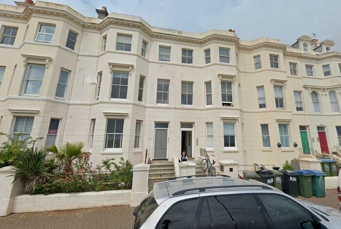 2 Bedroom Flat To Rent In South Terrace, Littlehampton, BN17