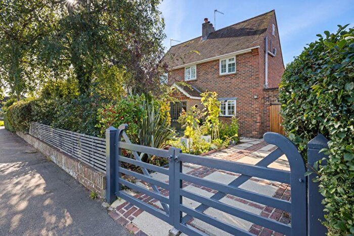 3 Bedroom Detached House For Sale In Detached House - Cedar Drive, Chichester, PO19