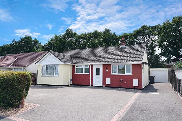 3 Bedroom Bungalow For Sale In Woodlinken Close, Verwood, BH31