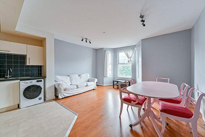 3 Bedroom Flat For Sale In Courthill Road, Lewisham, London, SE13